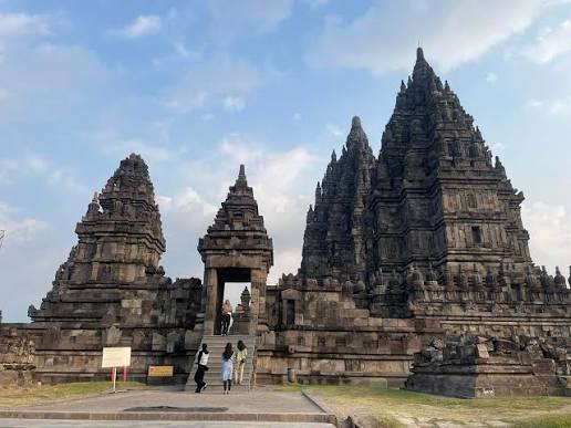 Wisata Candi Prambanan